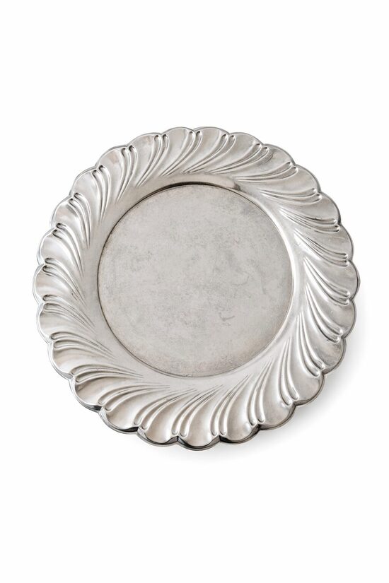  Metāla paplāte ar dekoratīvu viļņotu malu